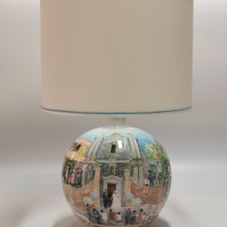 Cilindro bianco su porcellana