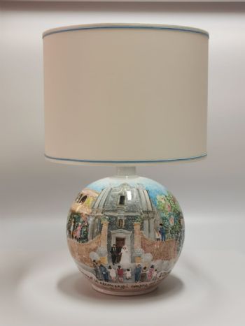 Cilindro bianco su porcellana